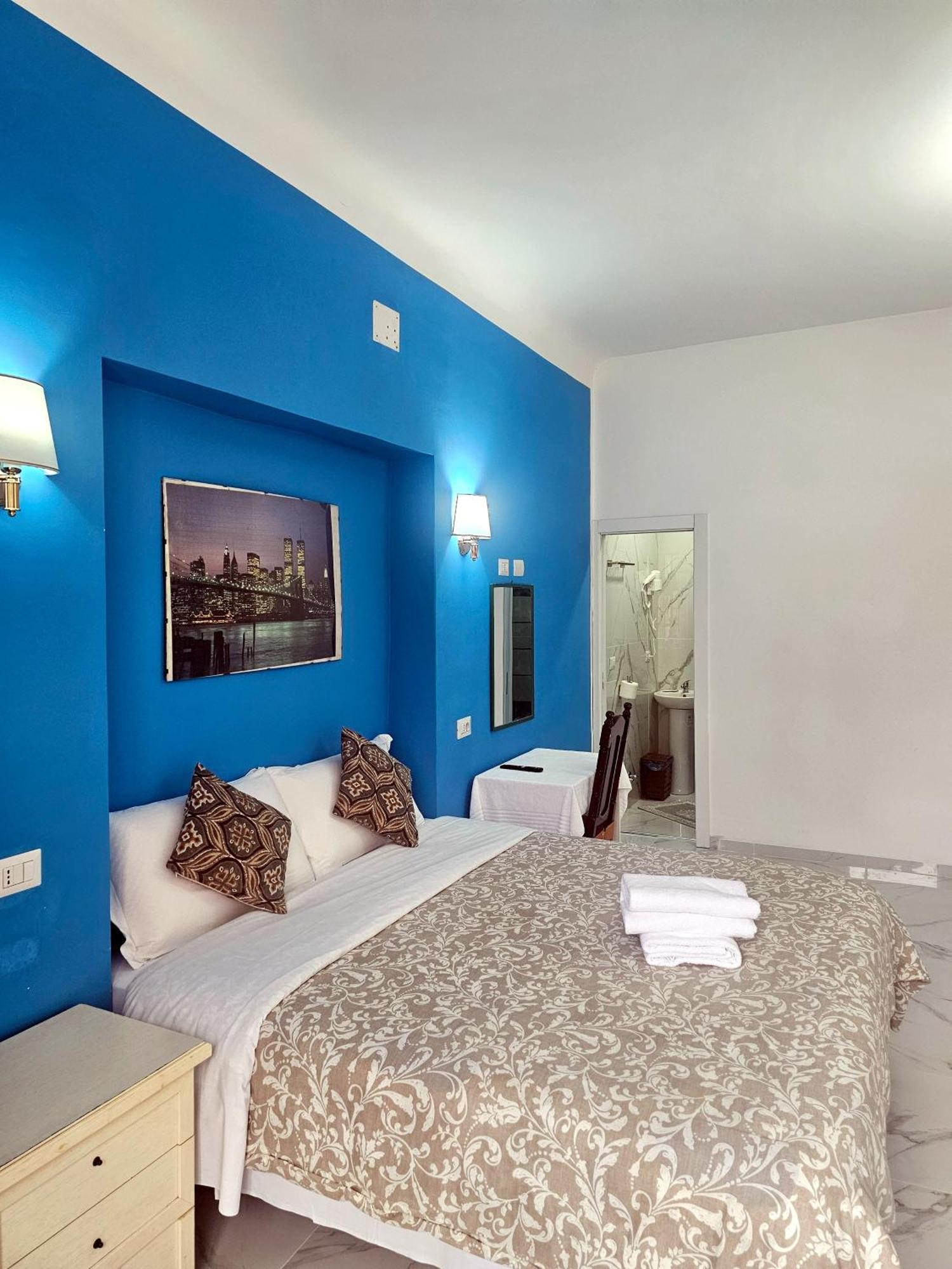 Relax On 247 Hostel *