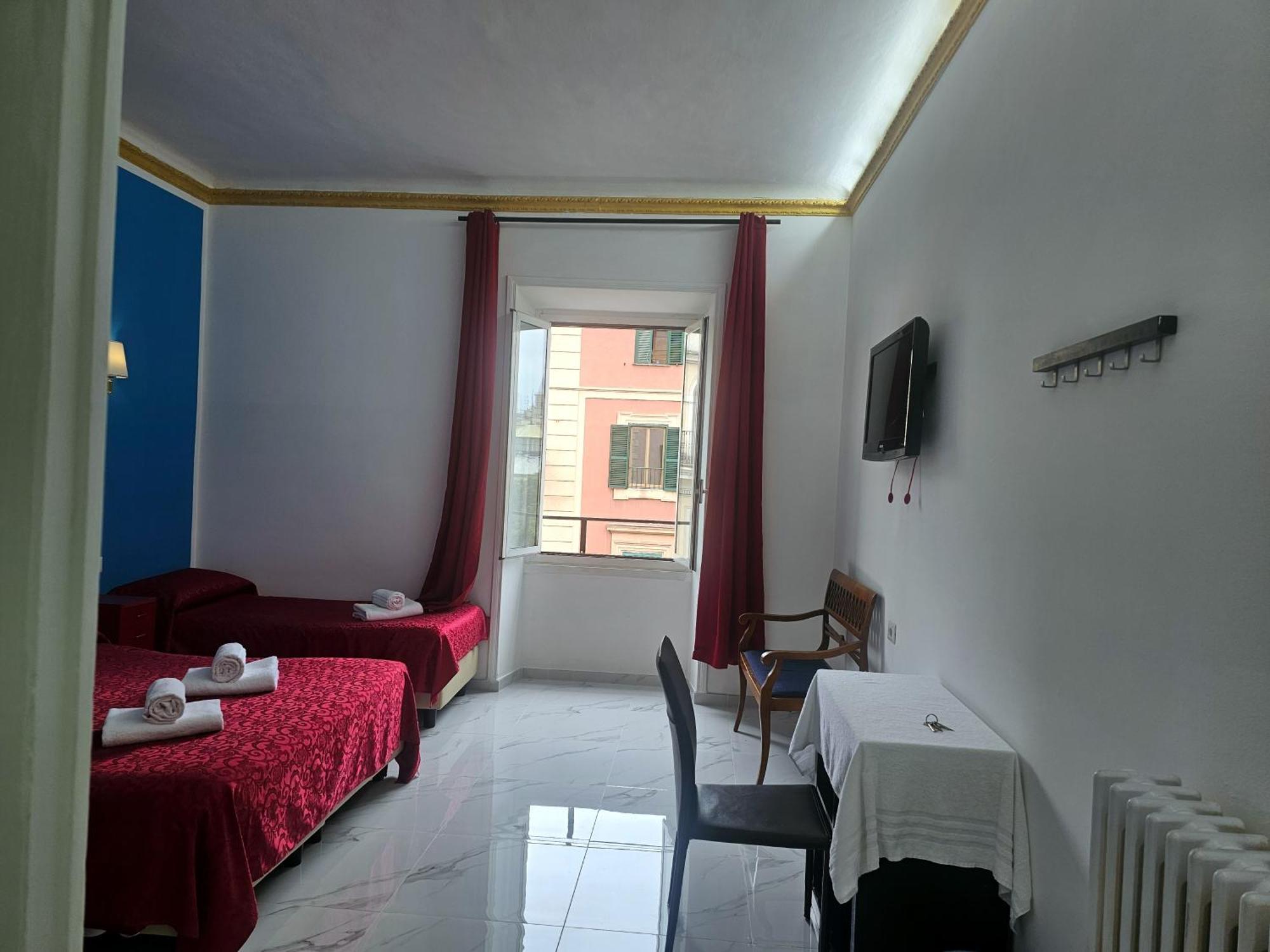 Relax On 247 Hostel *